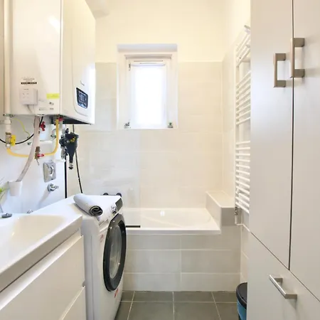 Premium By Hi5- Spot Apartment *