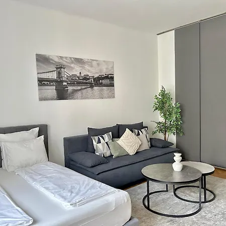 Premium By Hi5- Spot * Budapest