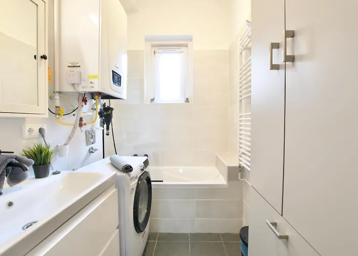 Premium By Hi5- Spot Apartment *